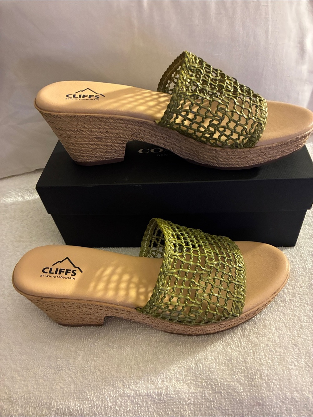NWOB Cliffs by WHITE MOUNTAIN Olive Green Woven Slide lightweight Wedge Sandals